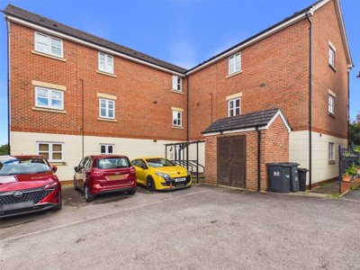 Property on GL4 4PG