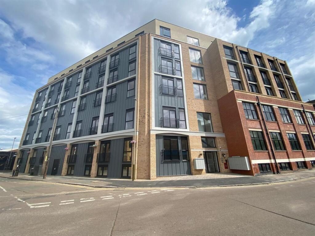 Property main image