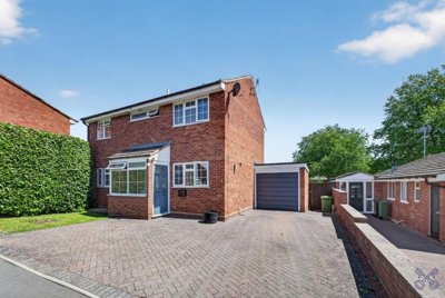 Property on Sycamore Avenue, WR11 1YE