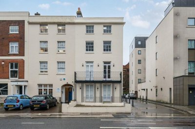 Property on SO15 2BH