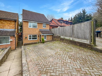 Property on Parkfield, AL3 8RB