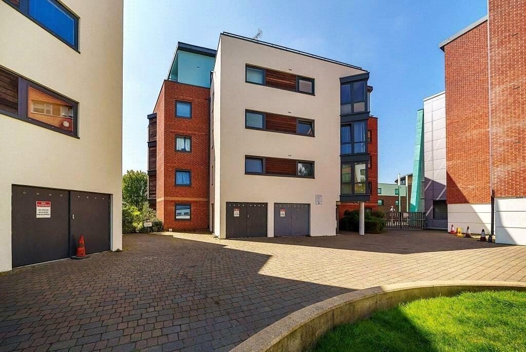Property main image
