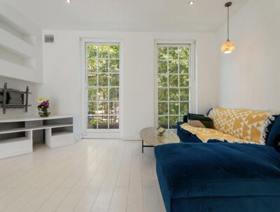 Property on Bethnal Green Road, E2 9LE