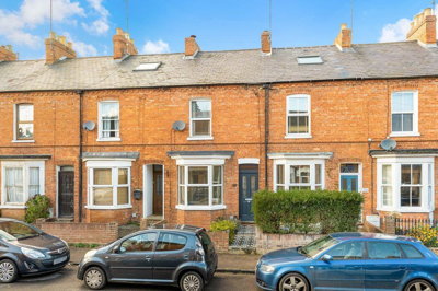 Property on Queens Road, OX16 0EB