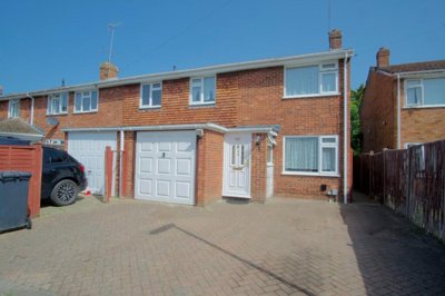 Property on Beaulieu Gardens, GU17 0LF