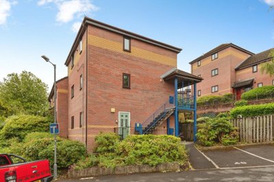 Property on County Street, BS4 3AG