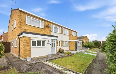 Property on Belmont Close, SS12 0HR
