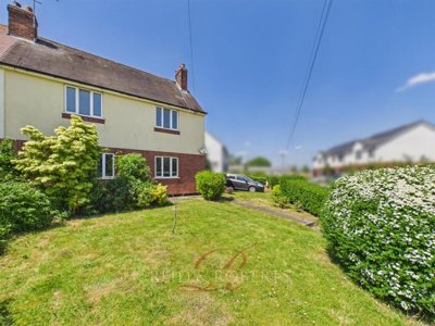 Property on Heol Kenyon, LL14 2BD