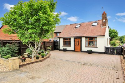 Property on Avenue Road, NN10 0SJ