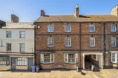 Property on White Horse Yard, NN12 6BU