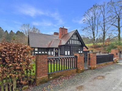 Property on SY16 3HX