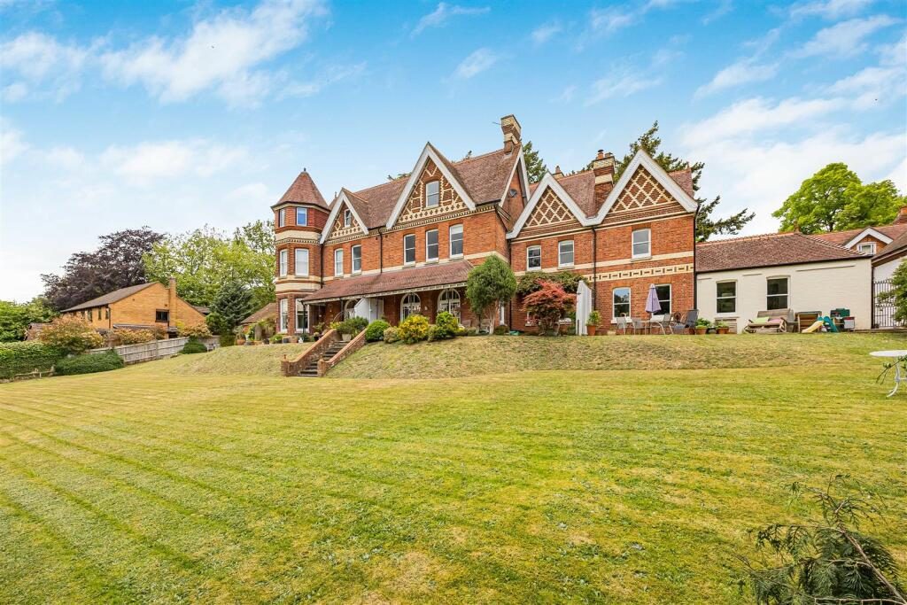 Property main image