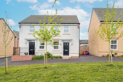 Property on Rhodfa Bewick, NP26 4RH