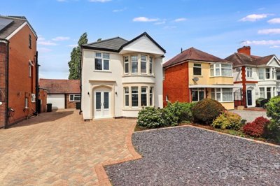 Property on The Long Shoot, CV11 6JW