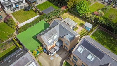Property on Well Grove, N20 9BN