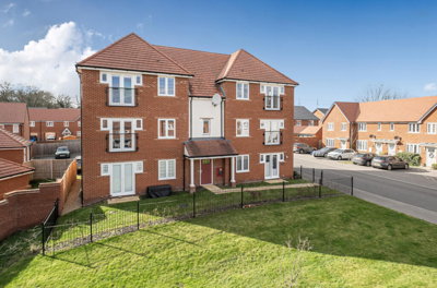 Property on Walton Heath, RG42 4LN