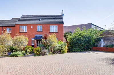 Property on Woodhouse Gardens, NG11 6BF