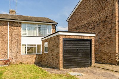 Property on Goodrington Close, OX16 0DB