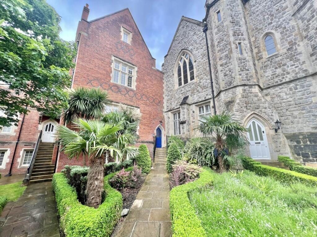 Property main image