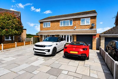 Property on Newtree Drive, DN11 9EE