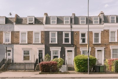 Property on Lewisham Way, SE14 6PD