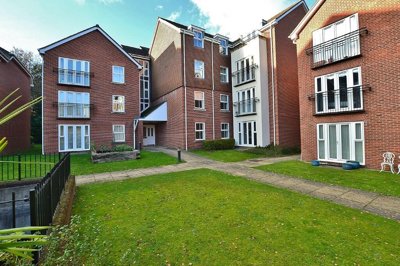Property on CV34 4TZ