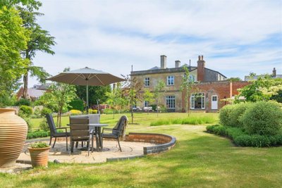 Property on Long Street, SN10 1NS