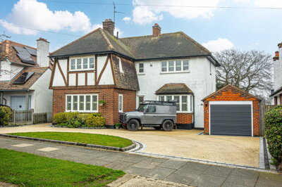 Property on St James Gardens, SS0 0BU