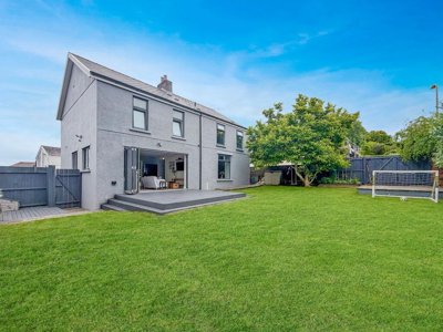Property on Heol Fawr, CF46 6NW