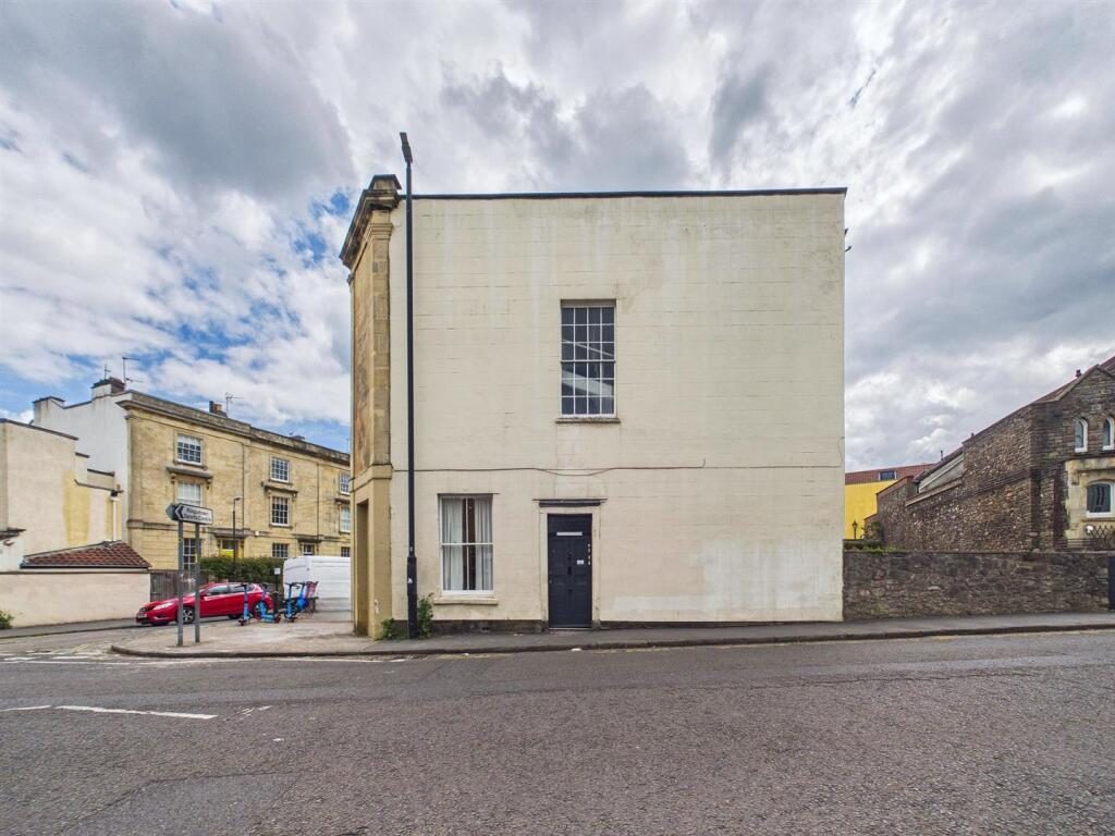 Property main image