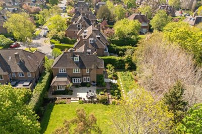 Property on Milton Close, N2 0QH