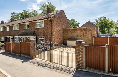 Property on Kingsmere Road, RG42 1XA