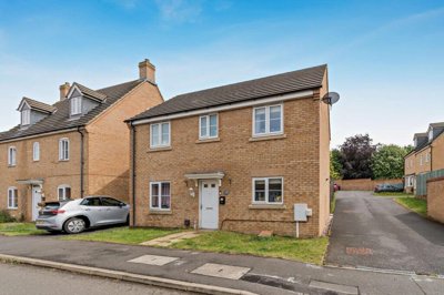Property on Scarsdale Way, NG31 7FY