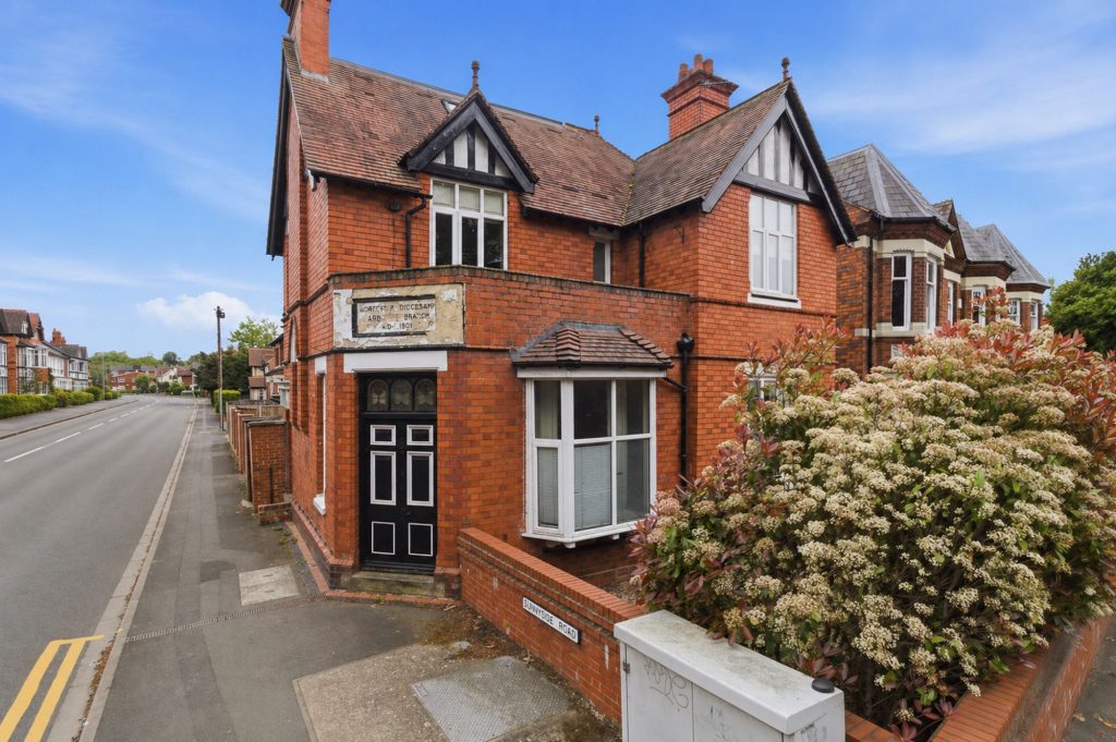 Property main image