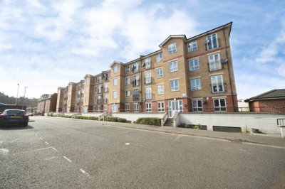Property on Grove Road, LU1 1RW