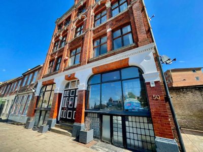 Property on Guildford Street, LU1 2PA