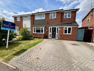 Property on Hamilton Road, WR11 2XE