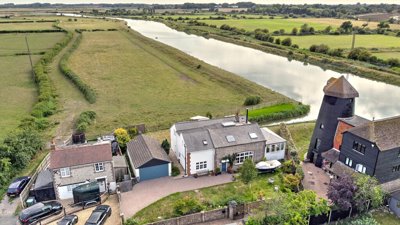 Property on Fitzalan Road, BN18 9JZ