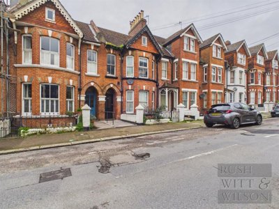 Property on TN34 3RS