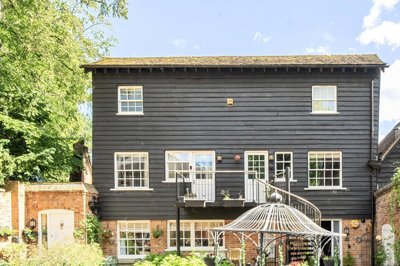 Property on HP20 2QZ