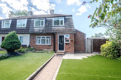 Property on Brewers Hill Road, LU6 1AE