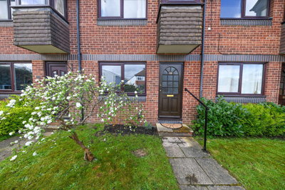 Property on Meon Close, GU32 3DW