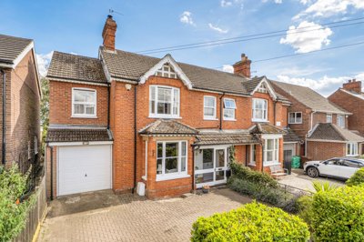 Property on Victoria Road, RG10 8AJ
