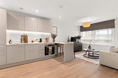 Property on Swingate, SG1 1AF