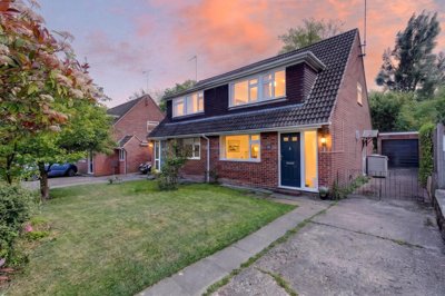 Property on Foxcote, RG40 3PE