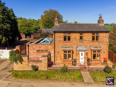 Property on West Farndon, NN11 3TU