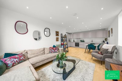 Property on High Road, N2 9PJ