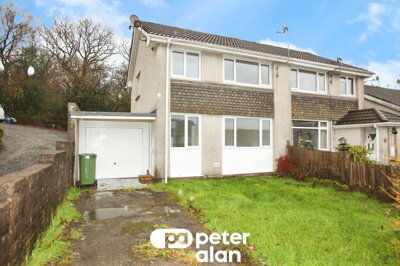 Property on St Anne'S Gardens, CF82 7QQ