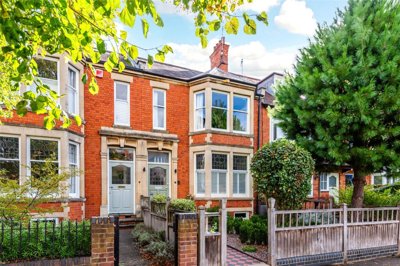 Property on Park Avenue North, NN3 2JE