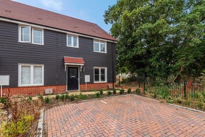 Property on Weave Crescent, SP11 6SQ